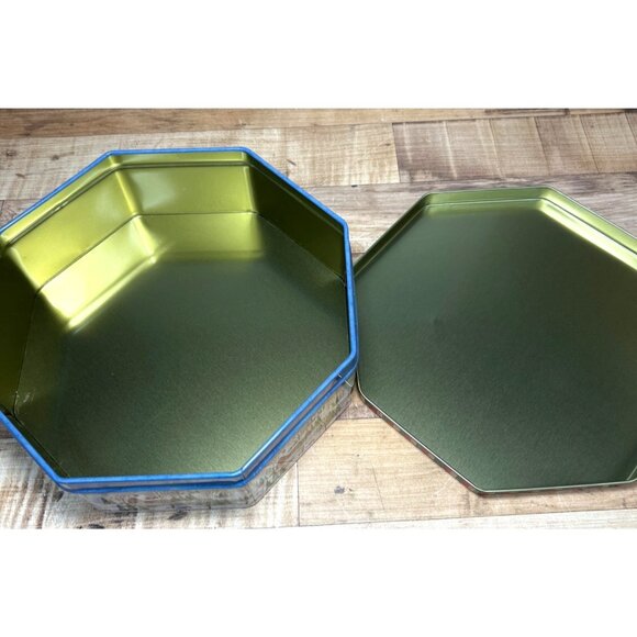 Hexagon Christmas Tin With Winter Scene & Deer Design - Picture 4 of 5